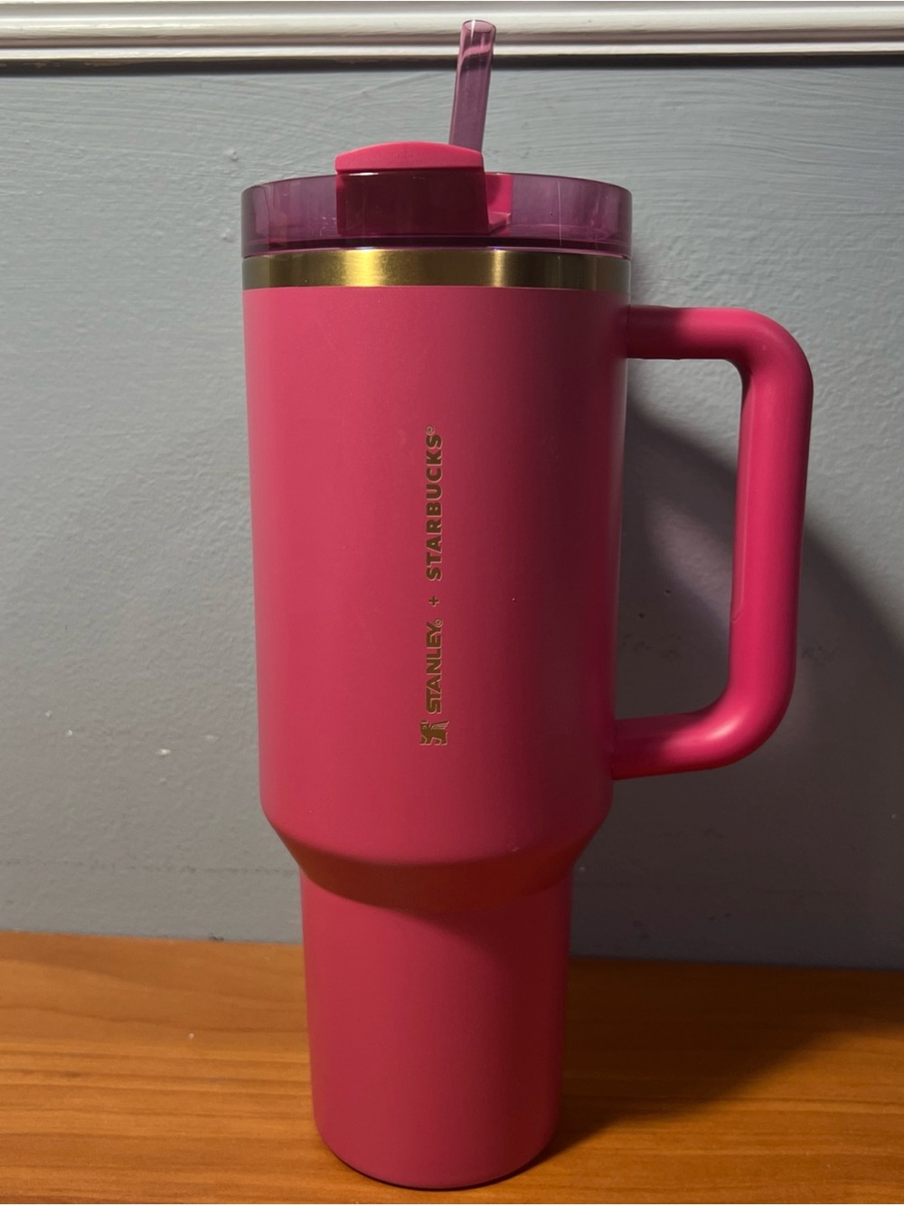 NEW Starbucks Exclusive 2024 Berry Pink Glitter Stanley Tumbler (40 oz.)